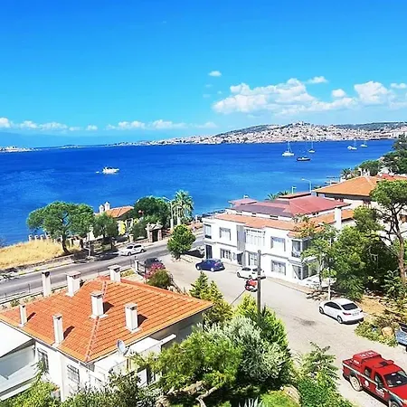 Deniz Ve Doga Ic Ice Tatil Sefa Camlik Ayvalı